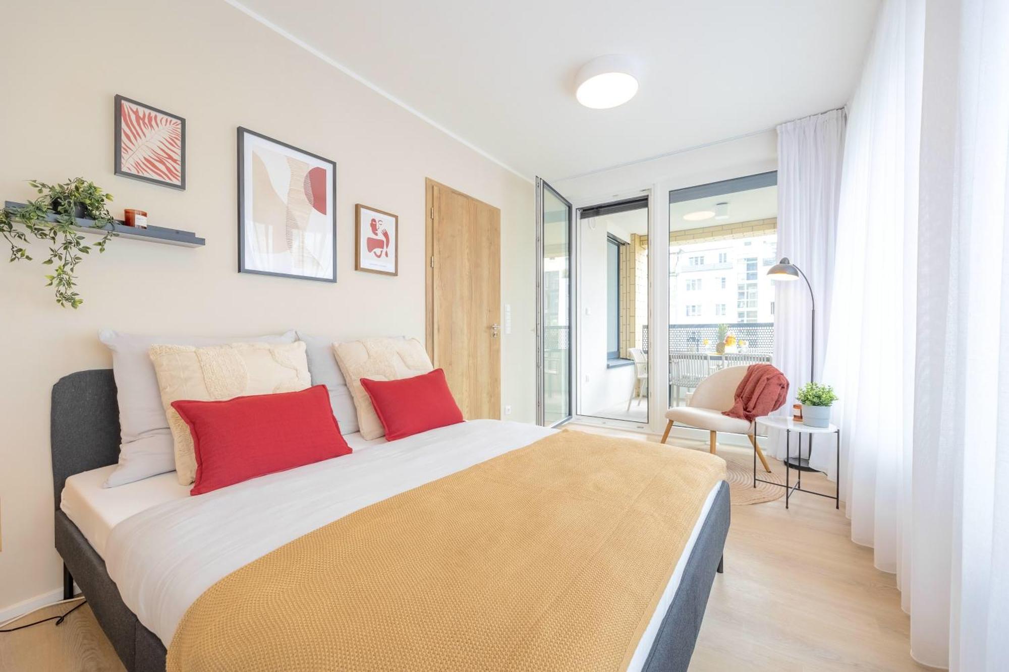Bright 2br - 5th Floor, Balcony, Free Parking By Gravity Apartamento Praga
