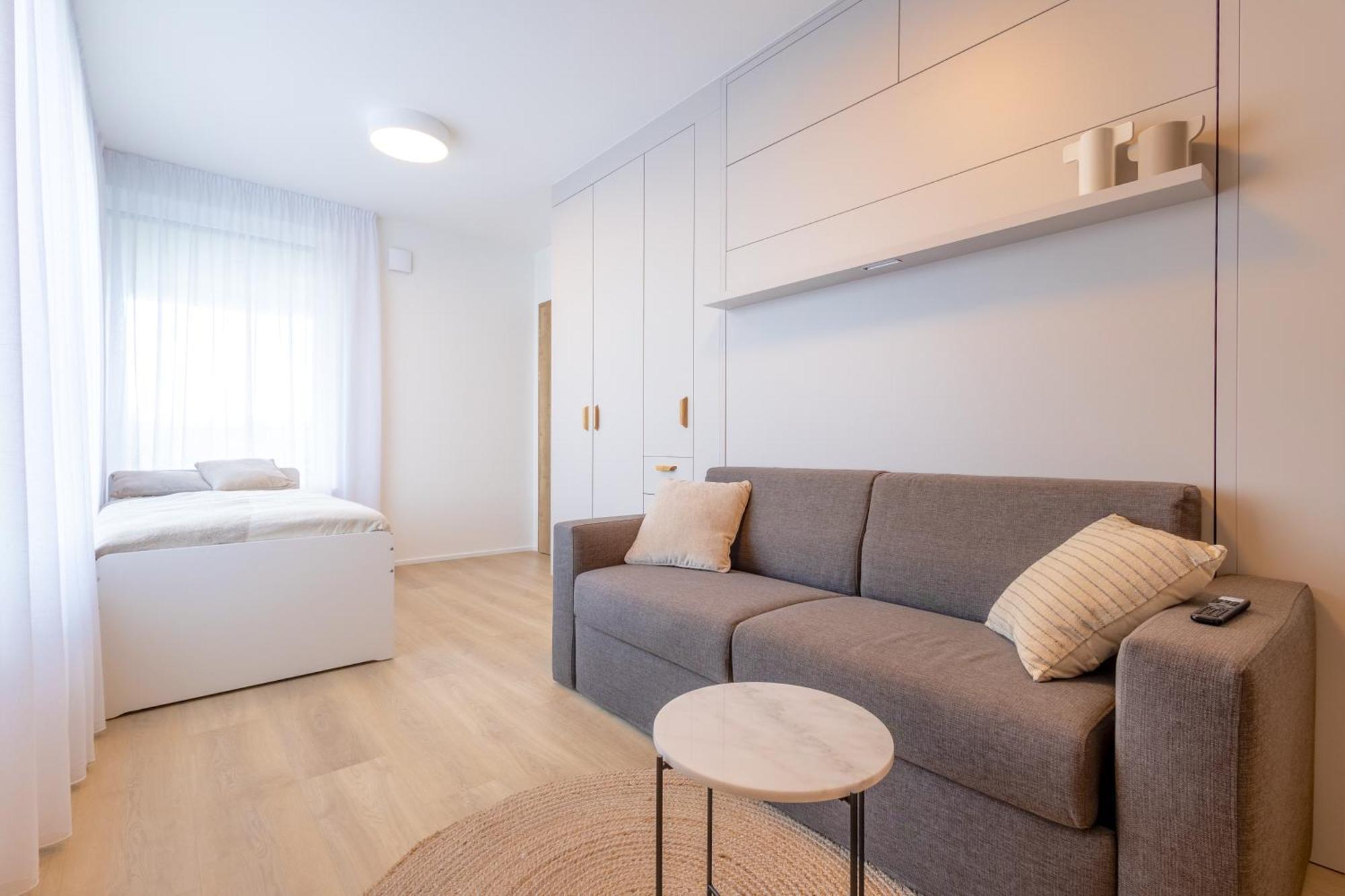 Bright 2br - 5th Floor, Balcony, Free Parking By Gravity Apartamento
