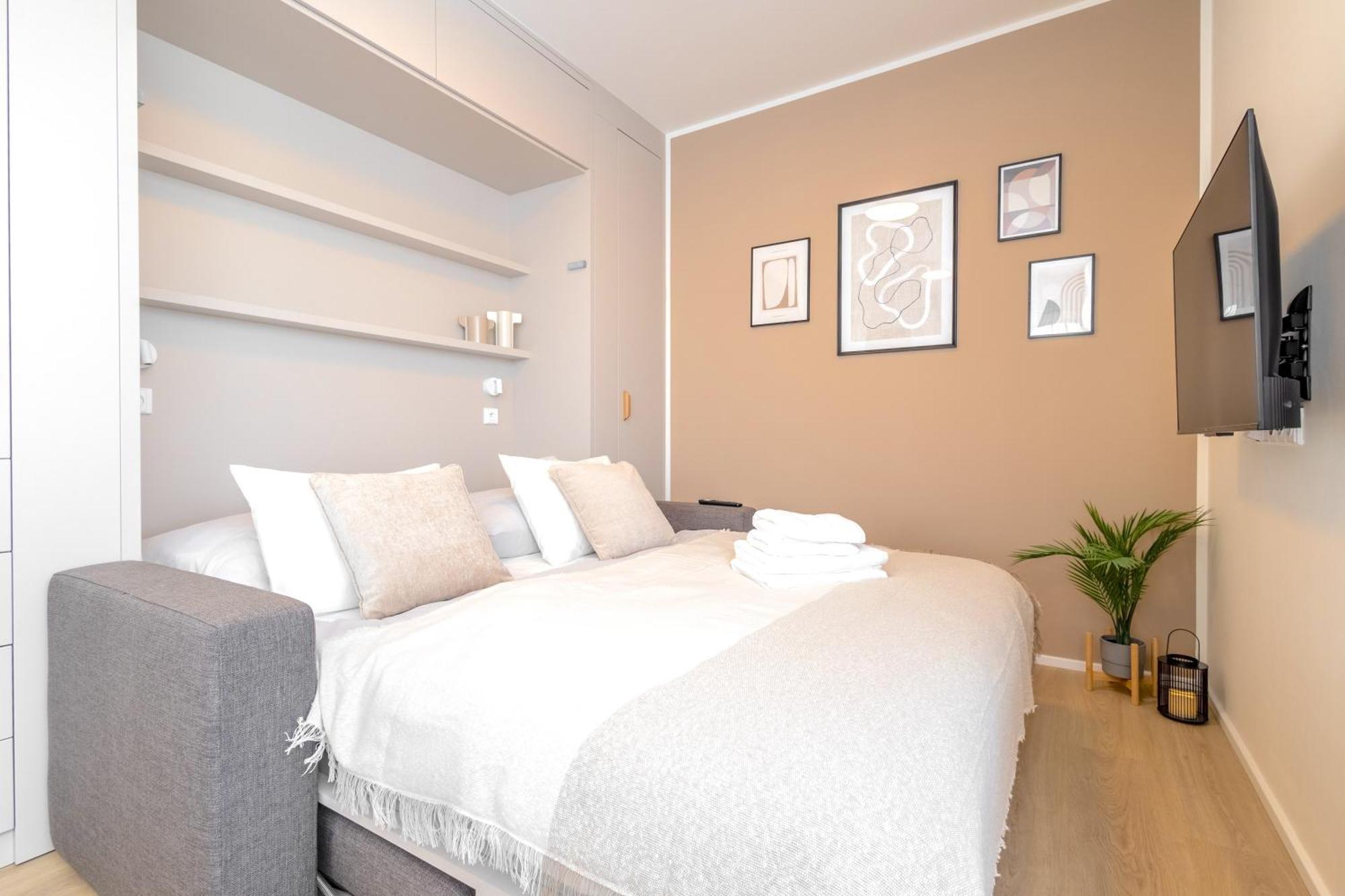 Bright 2br - 5th Floor, Balcony, Free Parking By Gravity Apartamento Praga