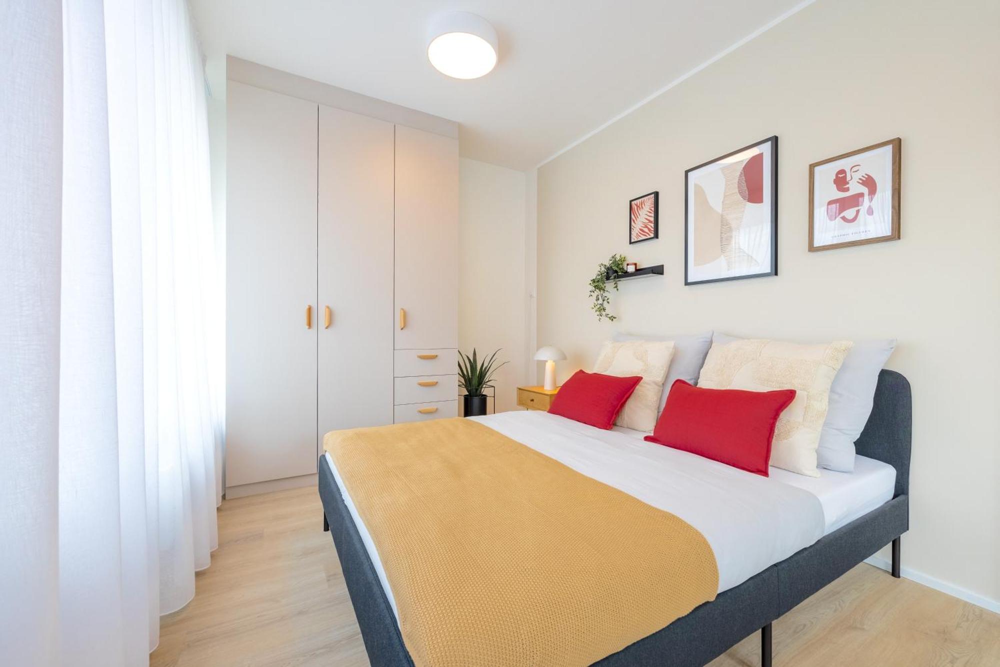 Bright 2br - 5th Floor, Balcony, Free Parking By Gravity Praga