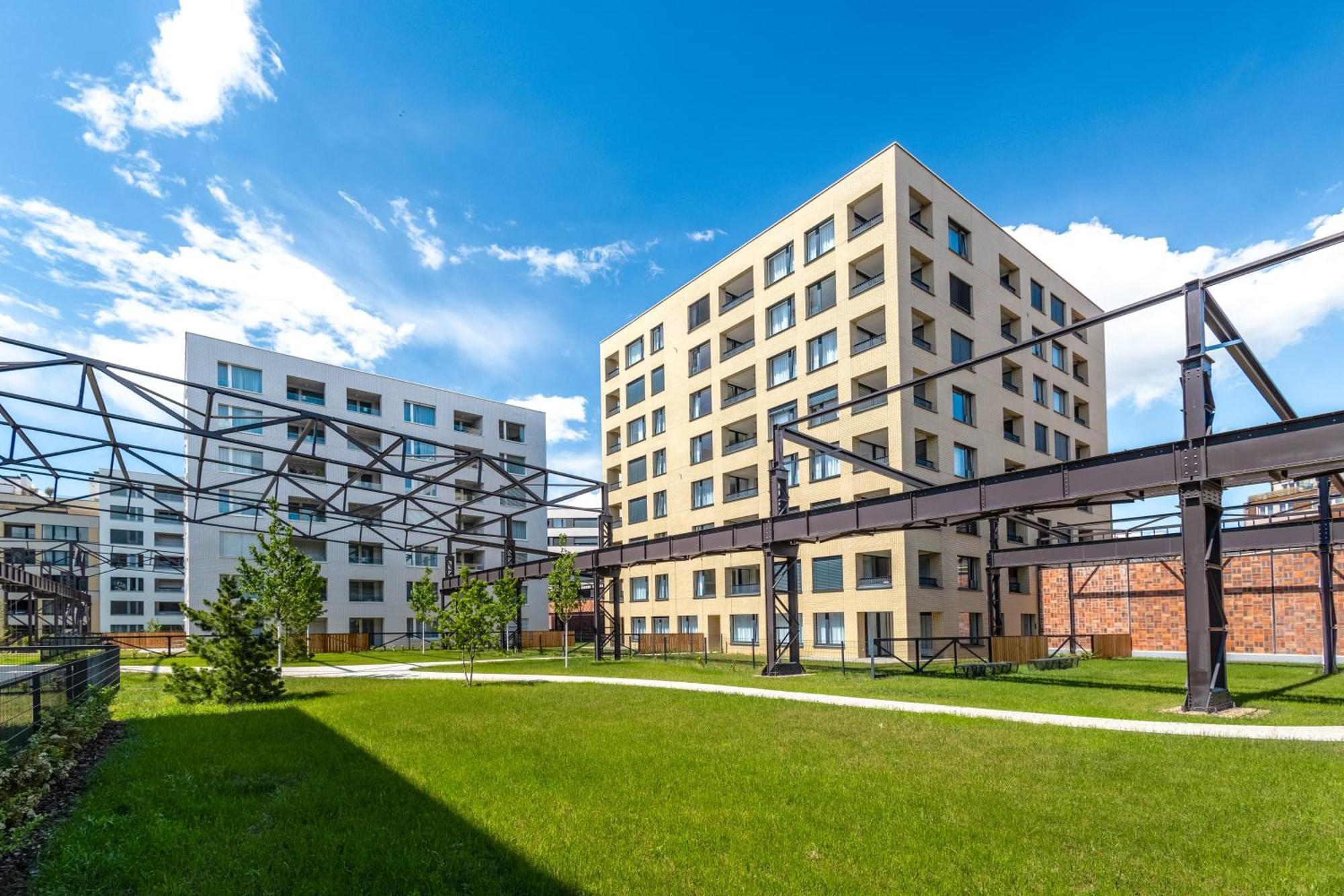 Bright 2br - 5th Floor, Balcony, Free Parking By Gravity Apartamento *