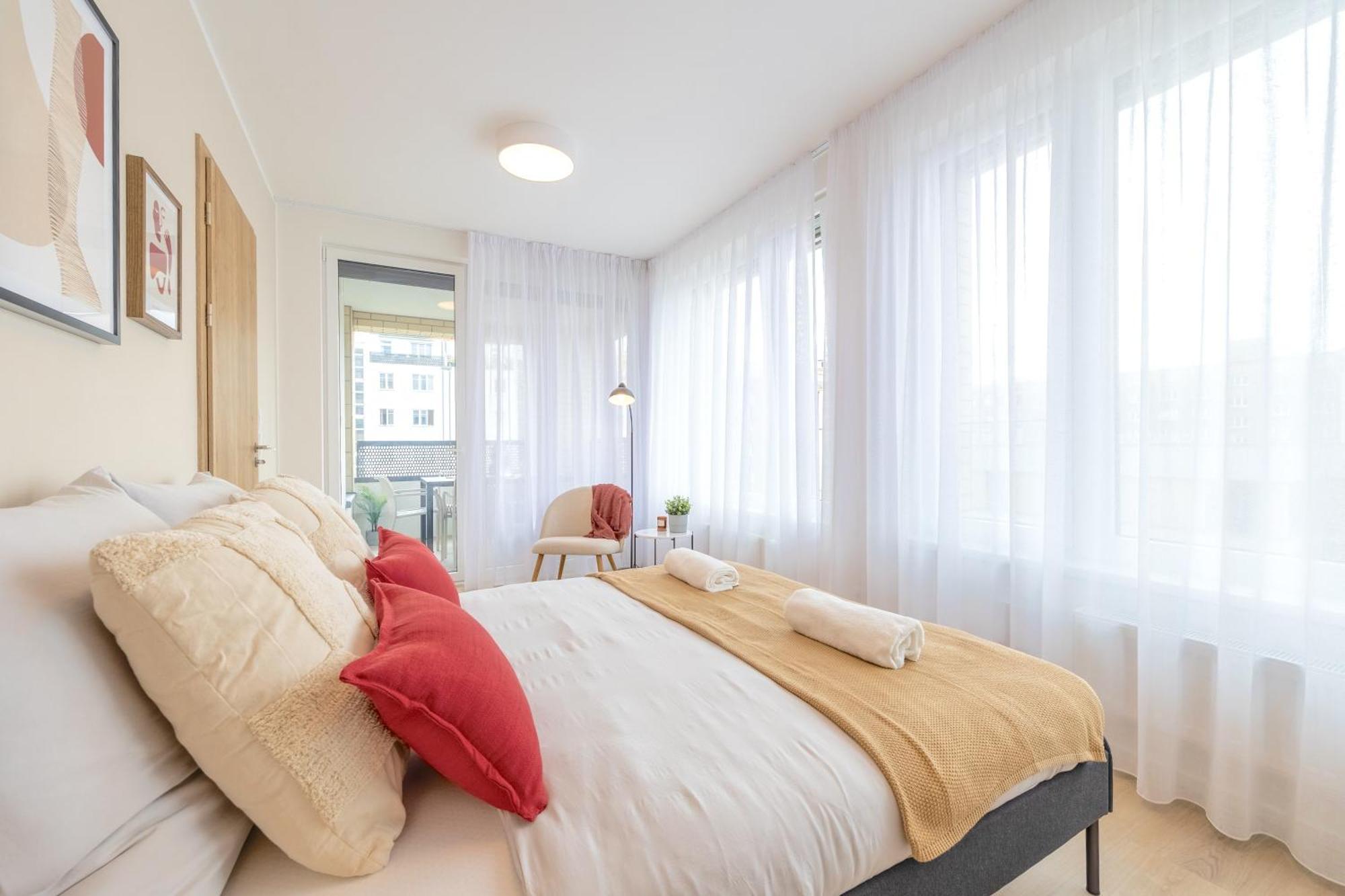 Bright 2br - 5th Floor, Balcony, Free Parking By Gravity Apartamento Praga
