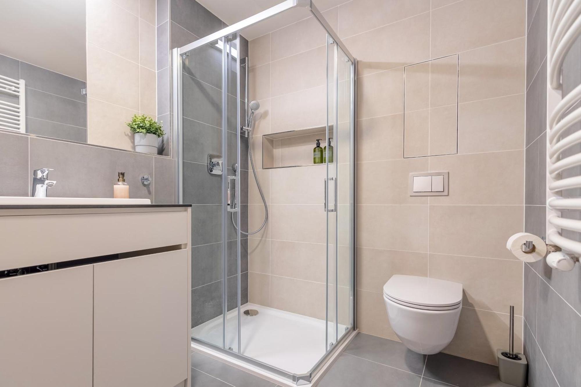 Bright 2br - 5th Floor, Balcony, Free Parking By Gravity Apartamento *